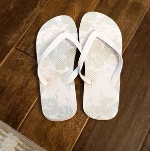 Last chance! SO white & silver hibiscus flipflops